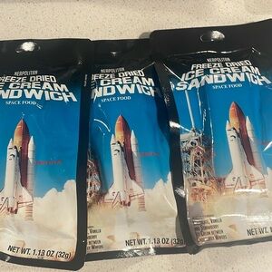 LuvyDuvy Neopolitan Freeze-Dried Ice Cream Sandwiches